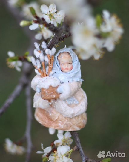 Пасхальный подарок. Девочка с вербами и куличом