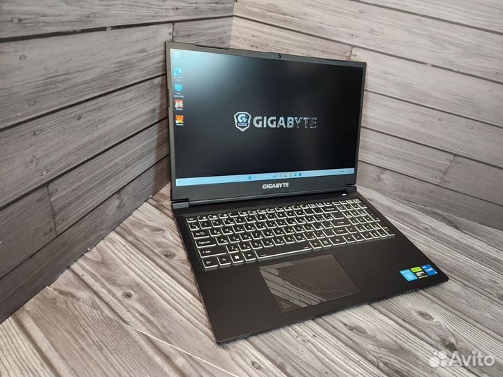 Gigabyte G5 MF Core i5-12500H / 16 / RTX4050