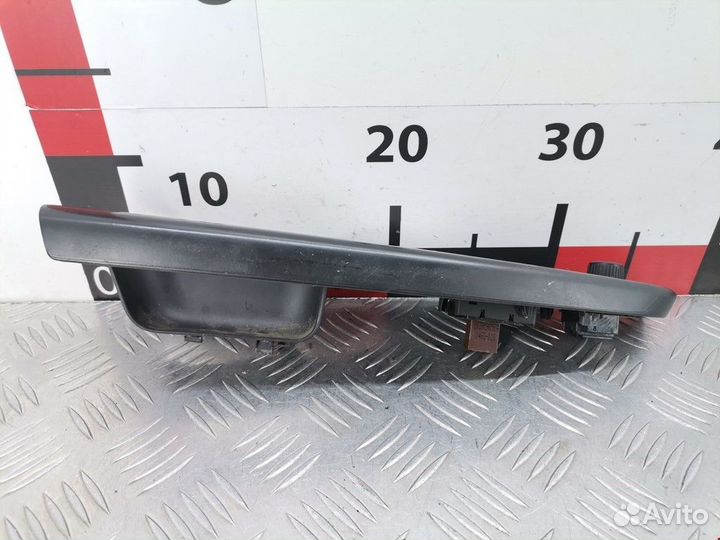 Блок управления стеклоподъемниками Volkswagen Golf