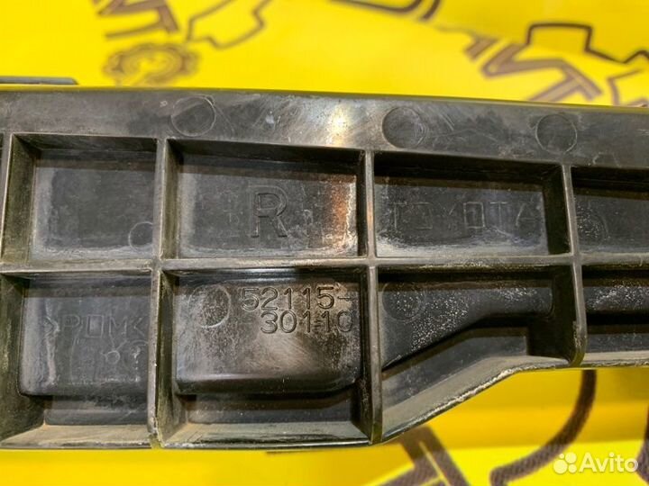 Крепление бампера переднее правое Lexus Gs350