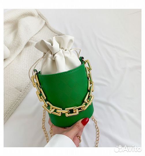 Сумка-цилиндр с цепочкой