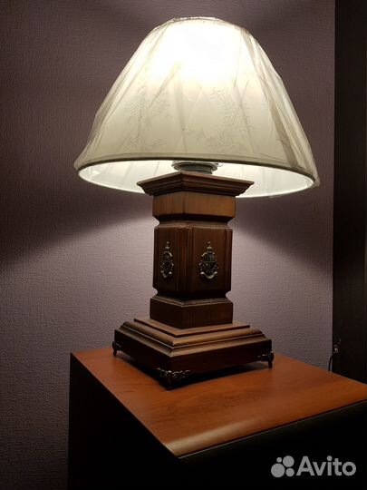 Настольная лампа