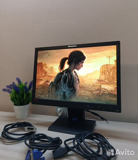 Монитор Lenovo 19