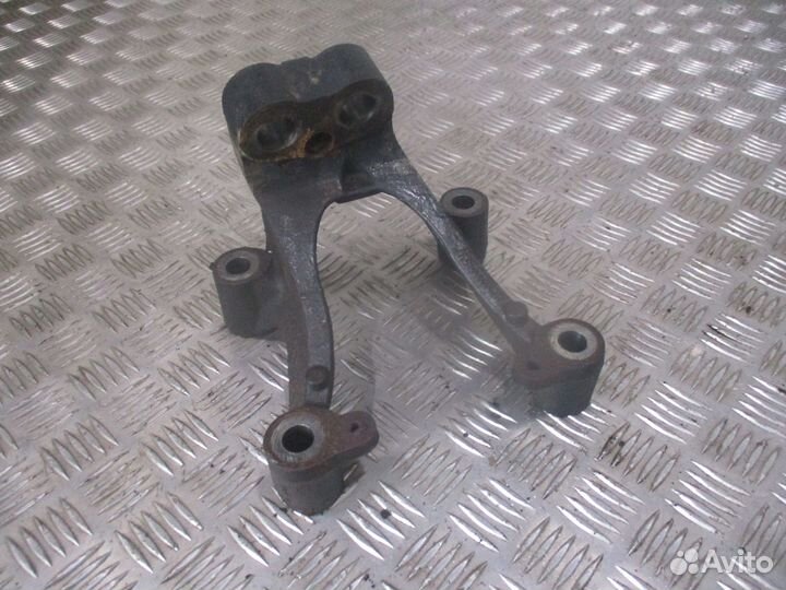 Кронштейн опорный Mercedes-Benz A4712232504