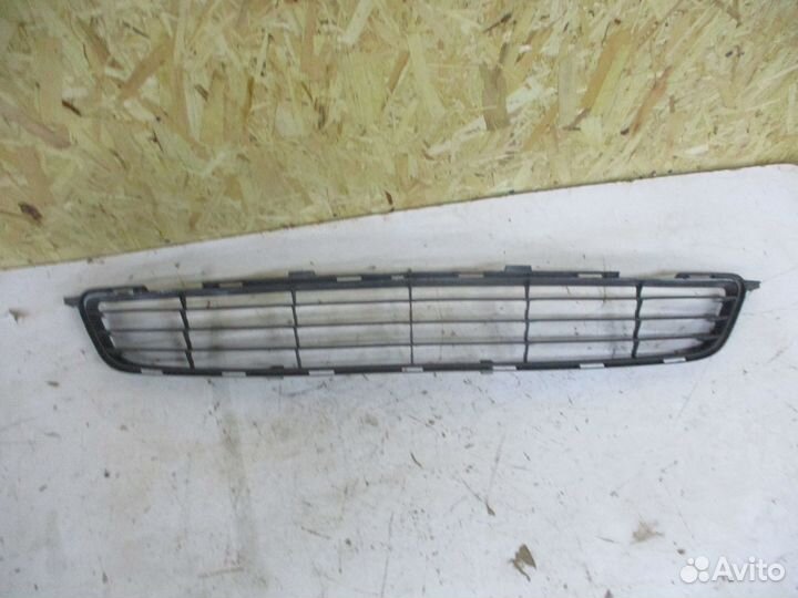 Нижняя решетка бампера Тойота Королла 150