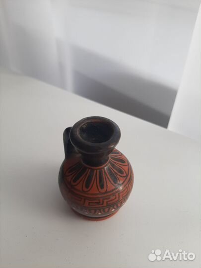 Глиняный кувшин