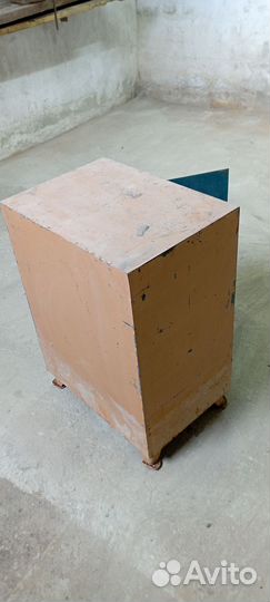 Сейф металлический