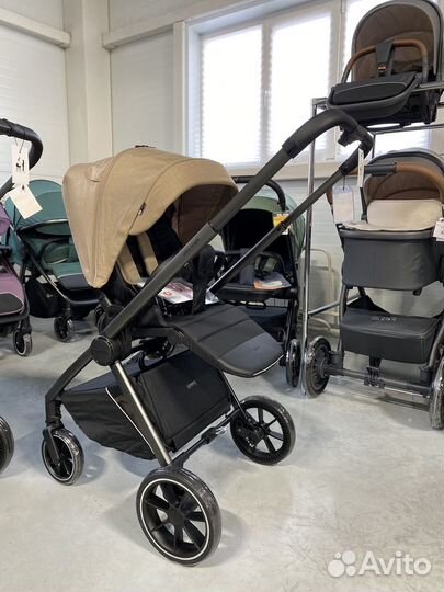 Прогулочная коляска Carrello Ultra