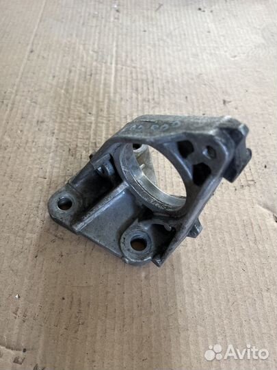 Кронштейн промежуточного вала Renault 1.9dci F9Q