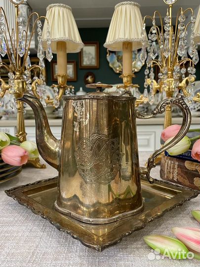 Чайник, сахарница, молочник, поднос