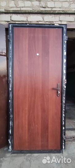 Дверь металлическая 2шт