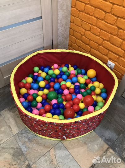 Сухой бассейн с шариками