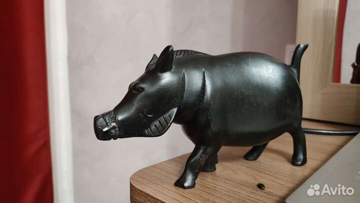 Фигурка кабан дерево