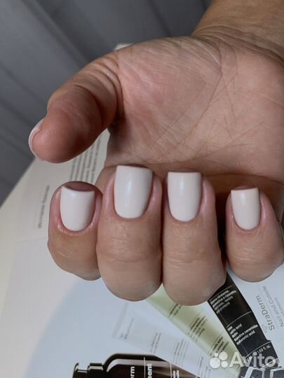 Модель на маникюр