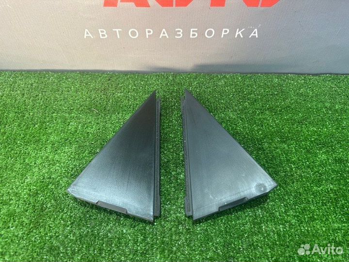 Накладка задней двери наружная (треугольник) левая