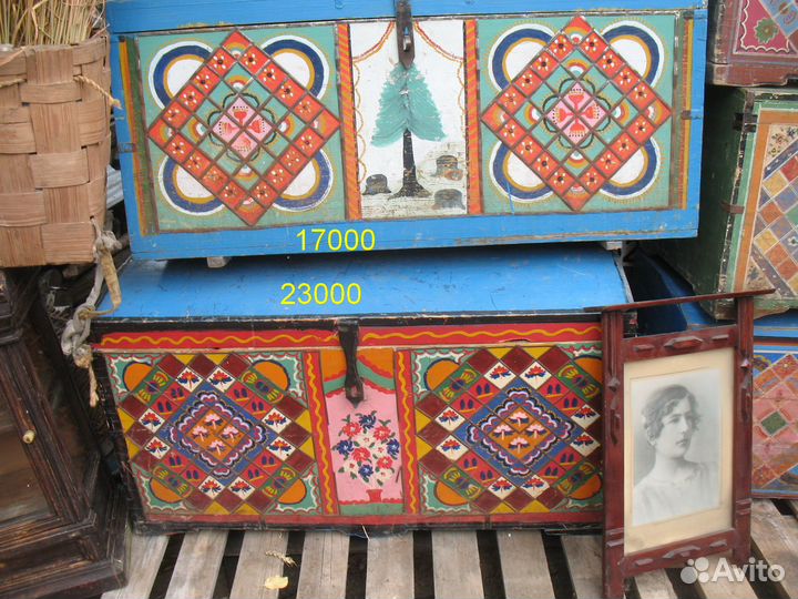 Сундук старинный