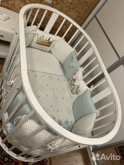 Детская кроватка с маятником круглая