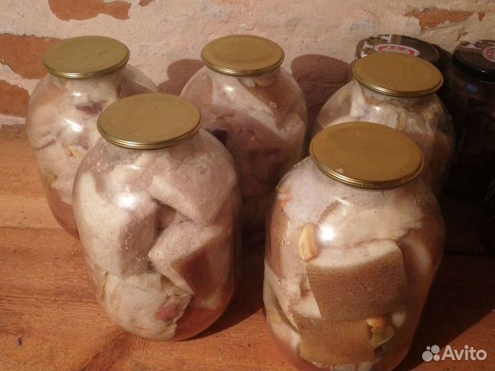 Сало в банках