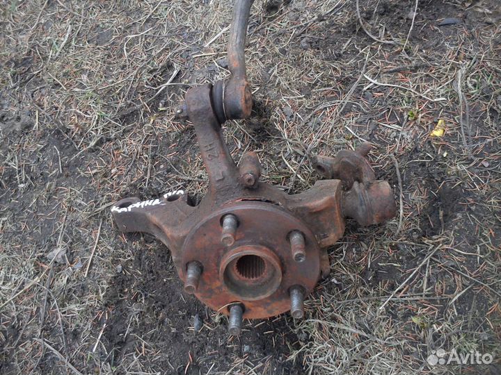 Кулак передн/левый Тойота Карина 1994 год