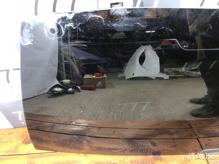 Стекло заднее крышки багажника Escalade 3 06-14 Б