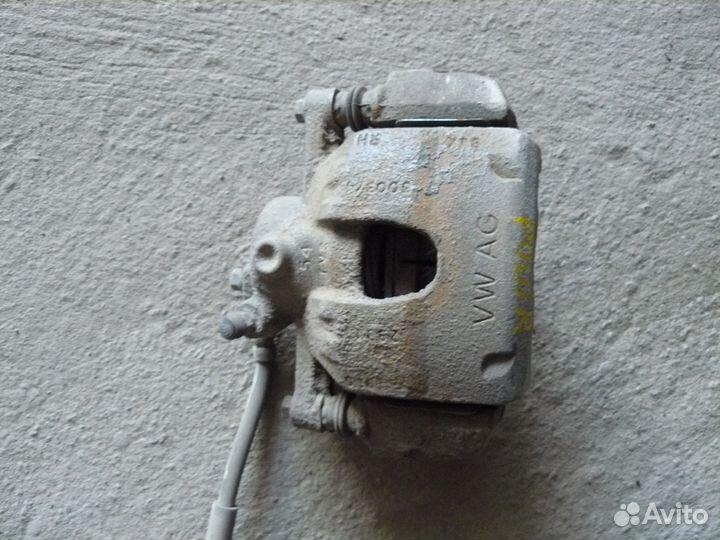 Суппорт передний тормозной левый VW Polo Sed