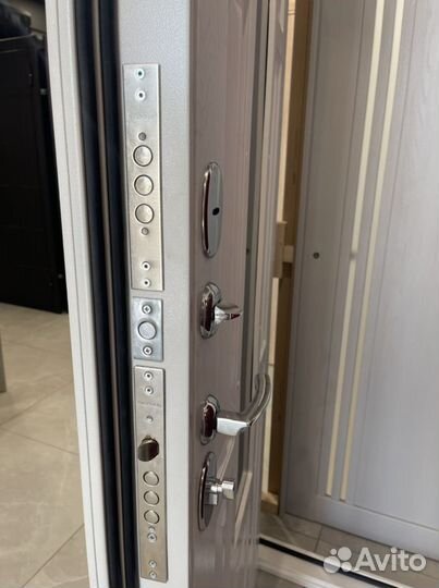 Входная дверь уличная