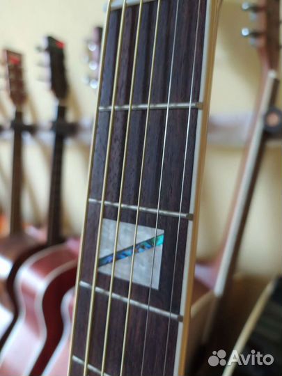 Акустическая гитара