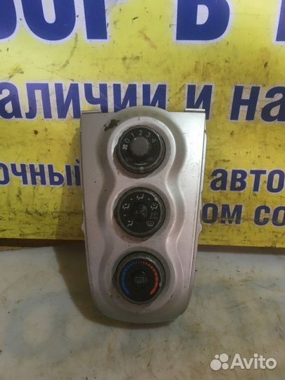 Блок управления климатом Toyota Yaris