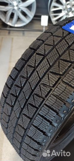 Compasal Ice Master 215/45 R17