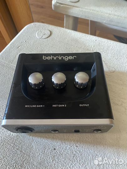 Звуковая карта behringer U-phoria UM2