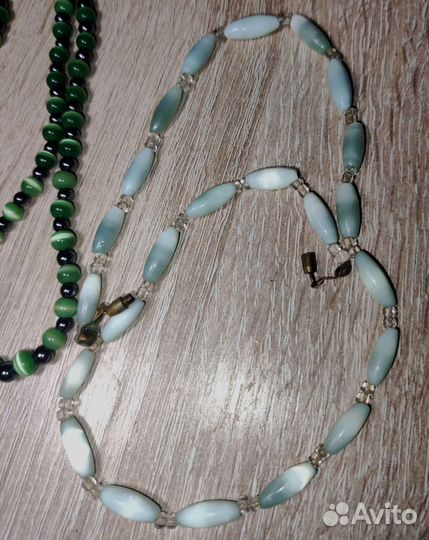 Бижутерия-бусы,серьги,кольцо,броши,шкатулка СССР