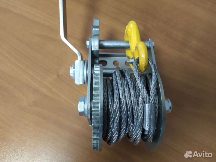 Лебедка ручная с тросом 8 м на 800 кг