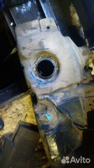 Продается топливный бак на рено симбл