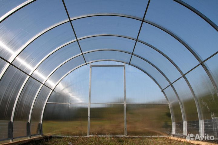 Теплица с монтажем