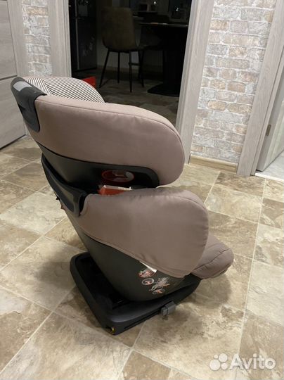 Автокресло детское Maxi-Cosi RodiFix