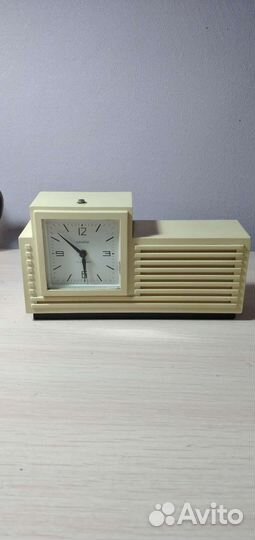 Часы настольные будильник 