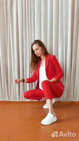 Брючный костюм красный женский 42 44