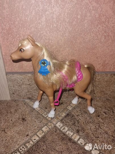 Лошадь для Барби и конюшня