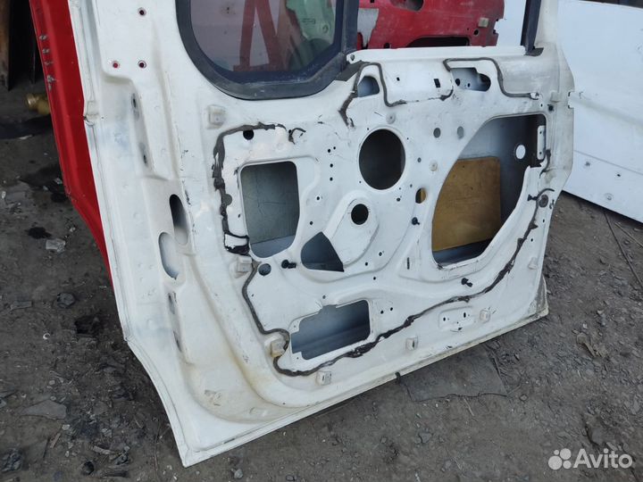 Дверь передняя правая Форд Коннект 02-13г