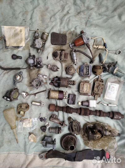 Остатки ретро автозапчастей