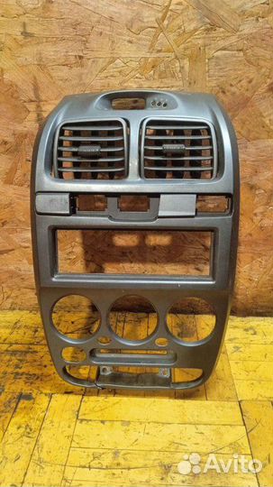 Накладка центральной консоли Hyundai Accent 2 1.5