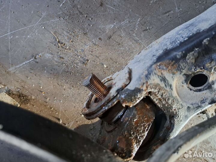 Цапфа Задняя левая Range Rover Vogue