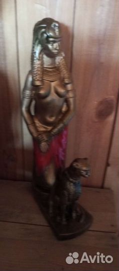 Статуя девушка с кувшинами девушка с чашей