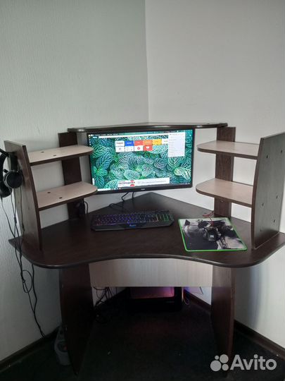 Компьютерный стол угловой