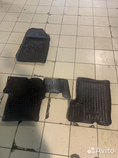 Renault Sandero Коврики салона резиновые