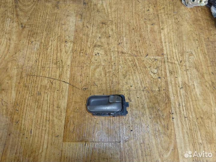 Ручка двери передней внутренняя правая Nissan Sun