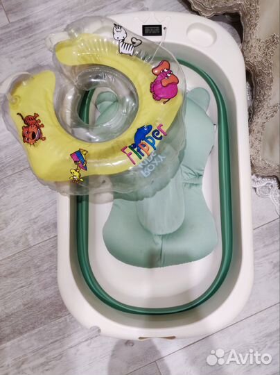 З предмета для для купания(ванночка,круг,коврик)