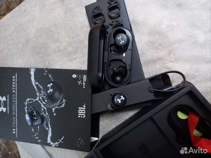 Беспроводные наушники jbl