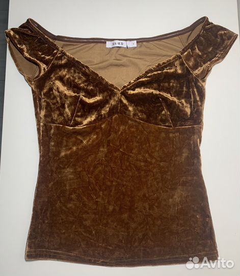 Велюровый топ с открытыми плечами NA-KD