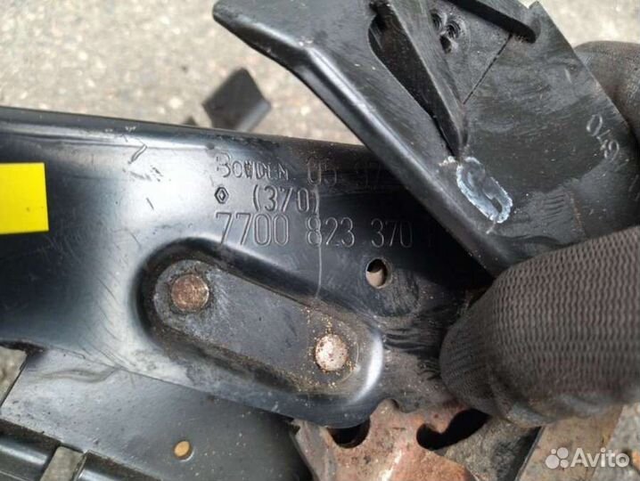 Рычаг ручного тормоза (ручник) Renault Laguna 1 77